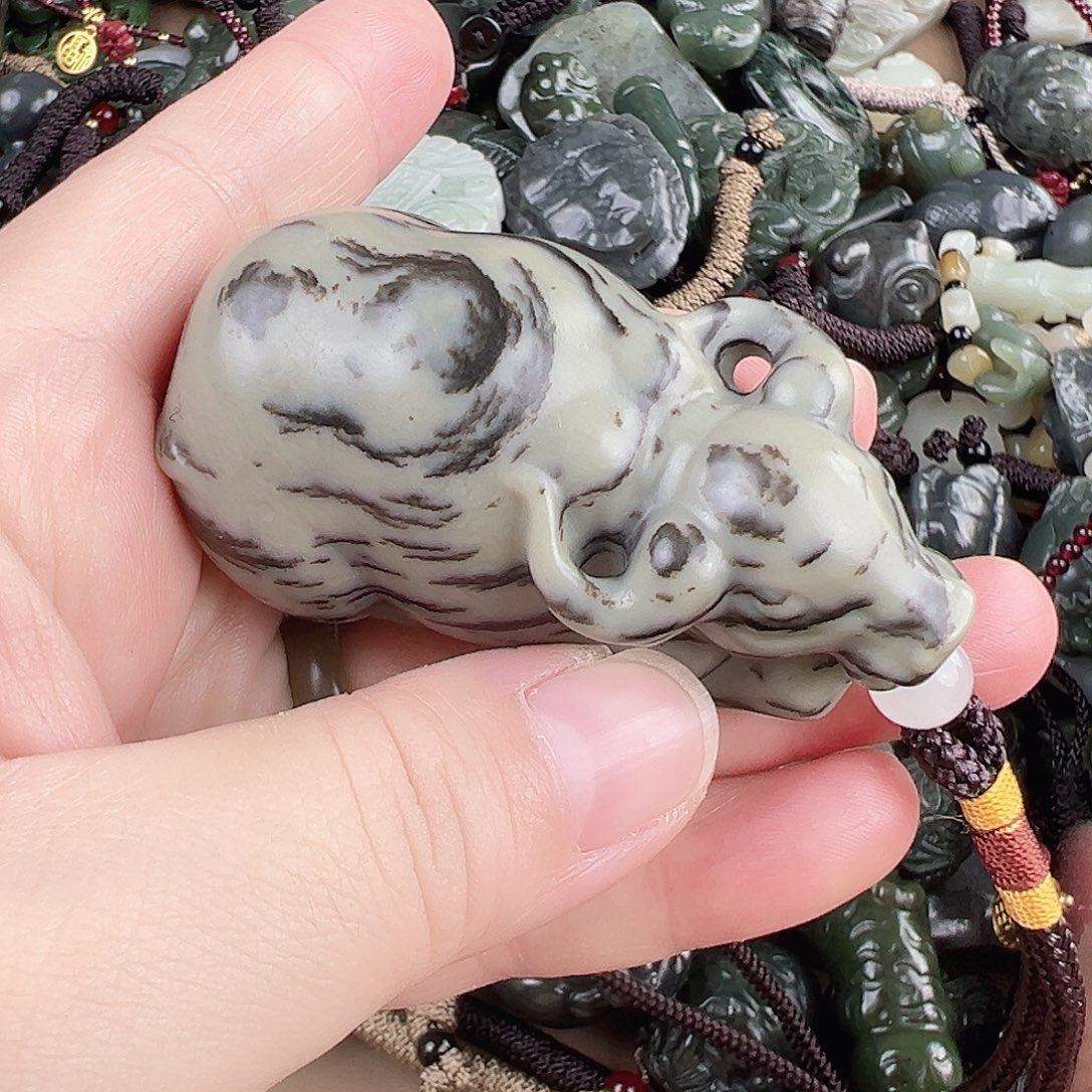 颈饰未镶嵌和田玉