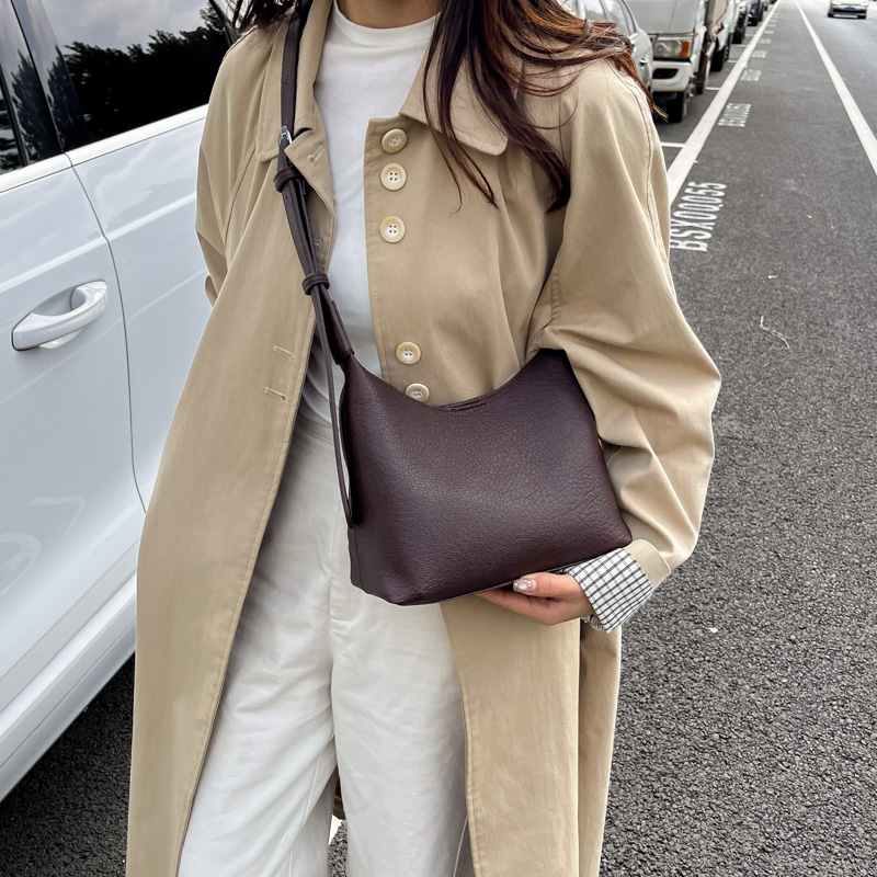 高级感通勤包包女式秋冬新款软面休闲单肩包复古小众斜挎包