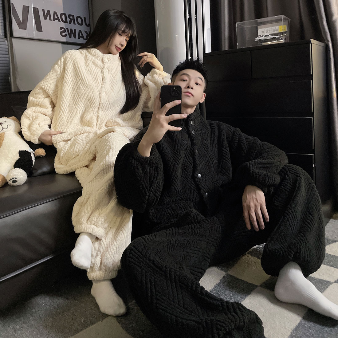 黑色情侣睡衣女冬季珊瑚绒加厚加绒简约高级感男士保暖家居服套装
