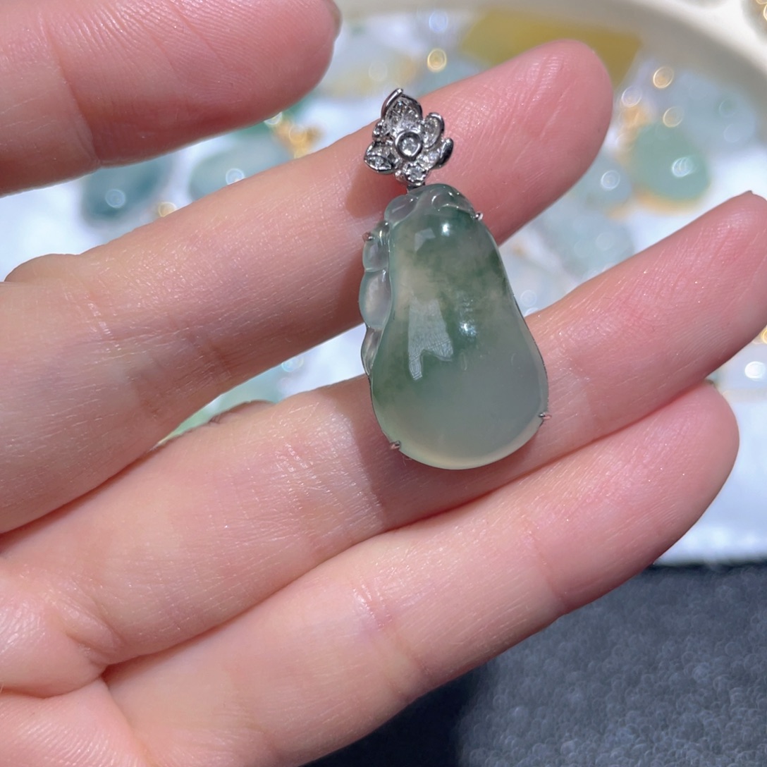 翡翠颈饰18K金镶嵌翡翠