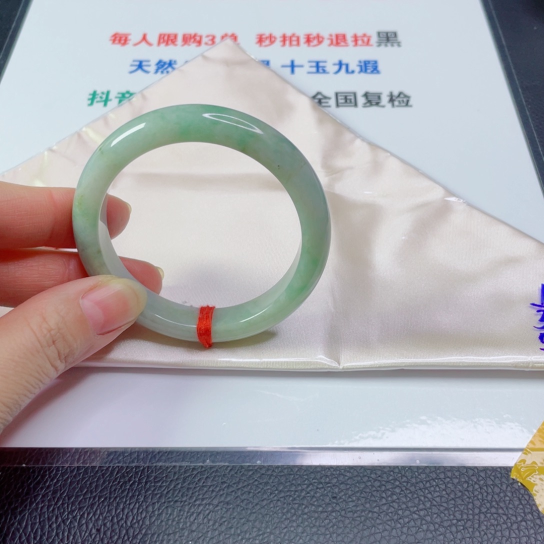 翡翠手镯未镶嵌陈*柜天然