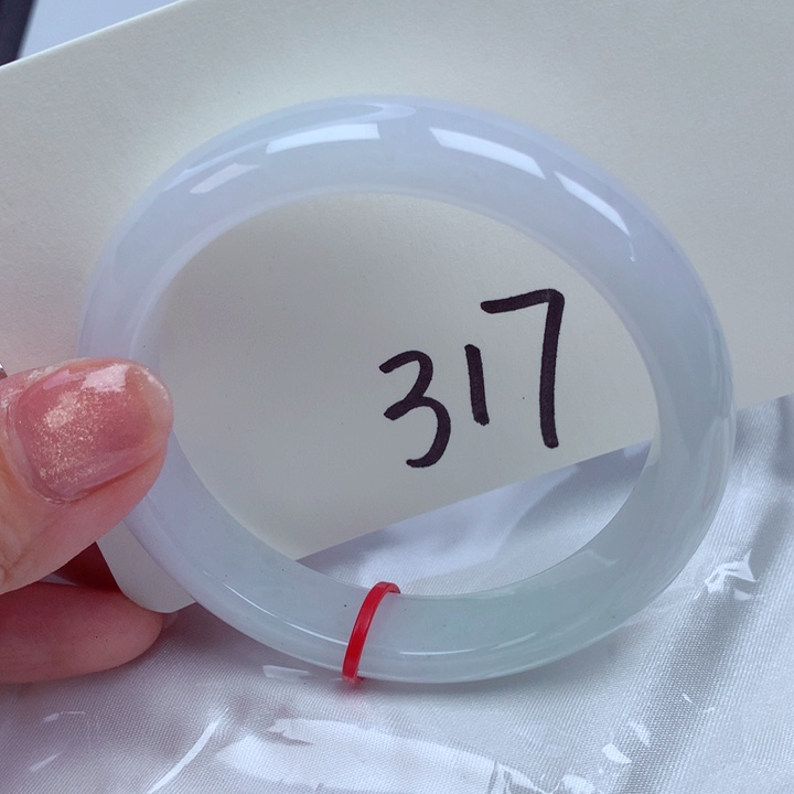 翡翠手镯未镶嵌翡翠