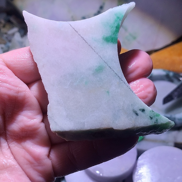 颈饰未镶嵌翡翠边角料