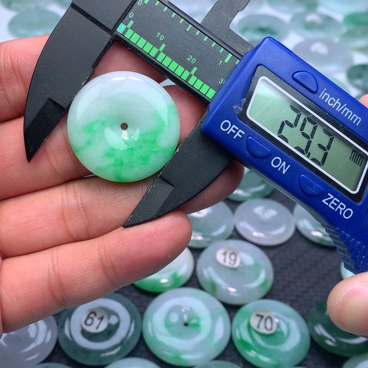 翡翠颈饰未镶嵌缅甸天然A货翡翠