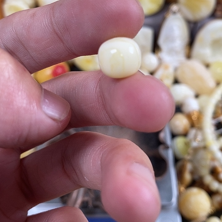 琥珀裸石未镶嵌我