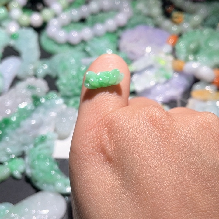 颈饰未镶嵌翡翠天