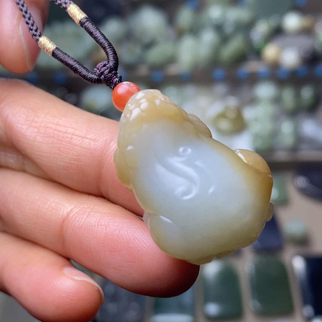 和田玉颈饰未镶嵌