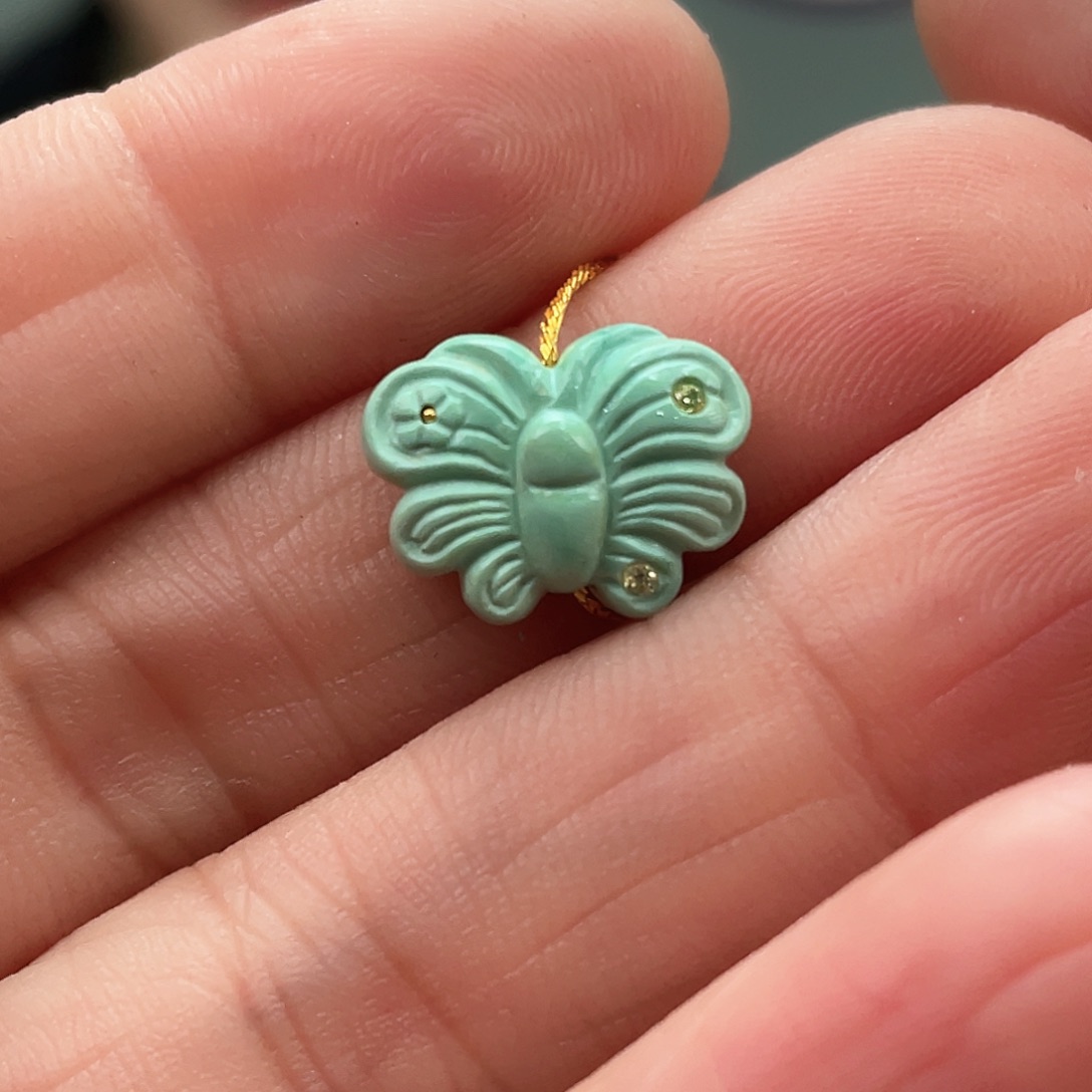 绿松石未镶嵌颈饰