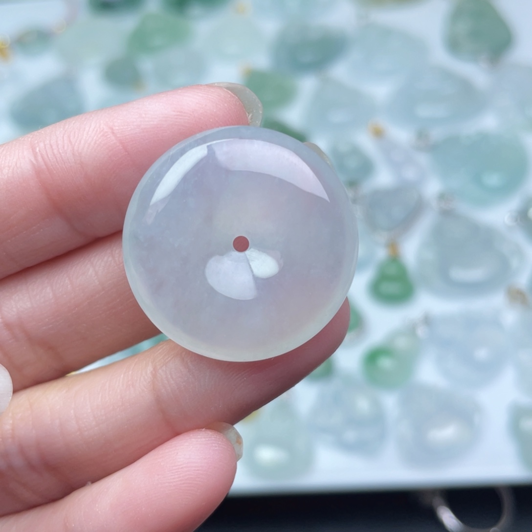 翡翠未镶嵌颈饰平安扣