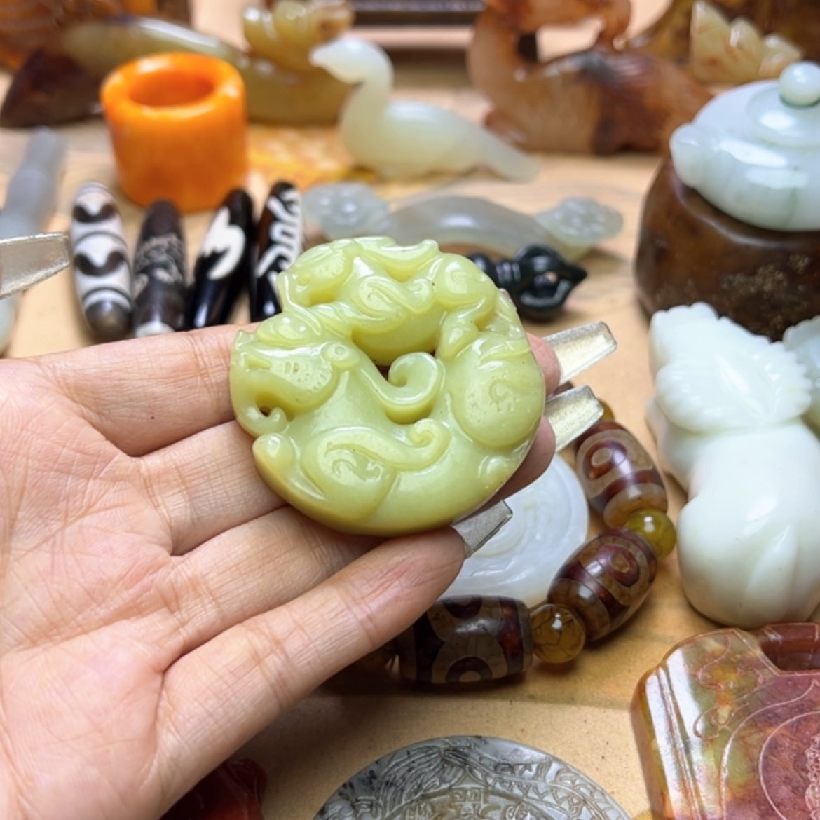 【闪购商品】蛇纹石玉颈饰未镶嵌
