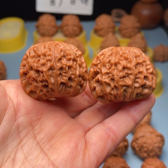 文玩核桃吊坠龙眼全品 37