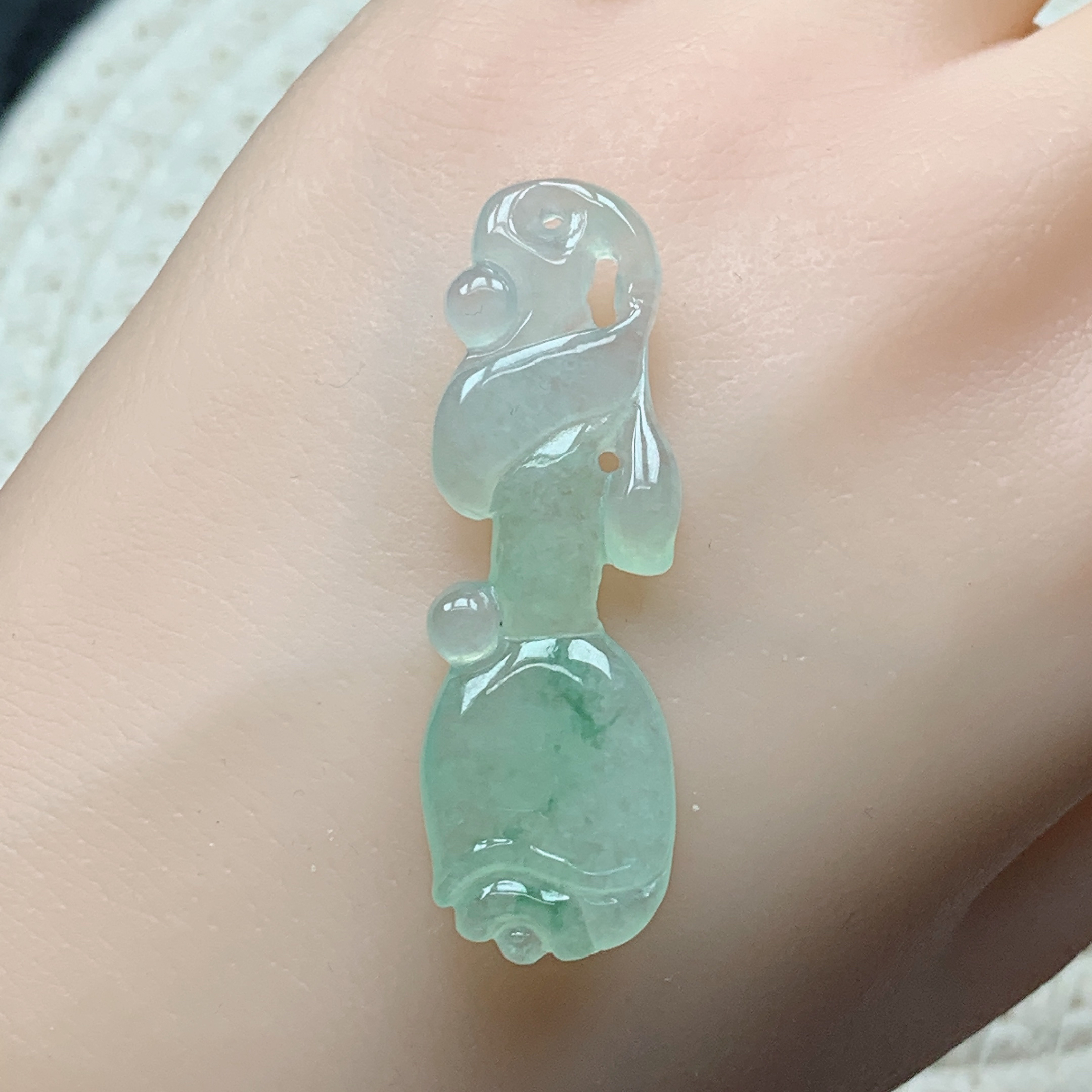 缅甸天然翡翠A货冰种飘绿玫瑰花吊坠