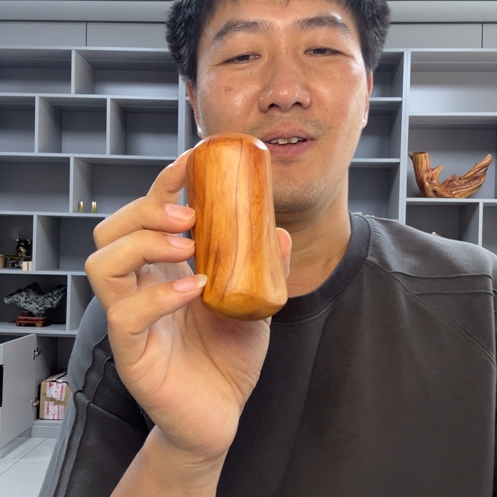 大***有有机玻璃崖柏手把件
