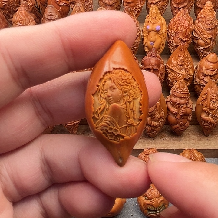 橄榄核吊坠20美女