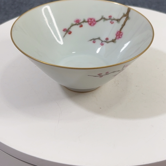 菩***果瓶子一个粉彩梅花小碗全品