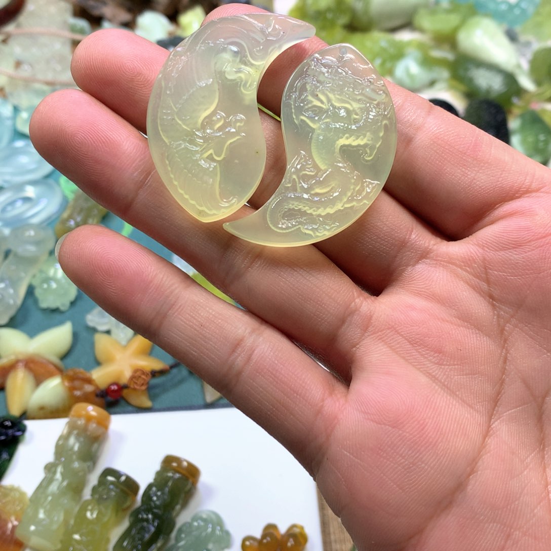 岫玉颈饰未镶嵌龙凤