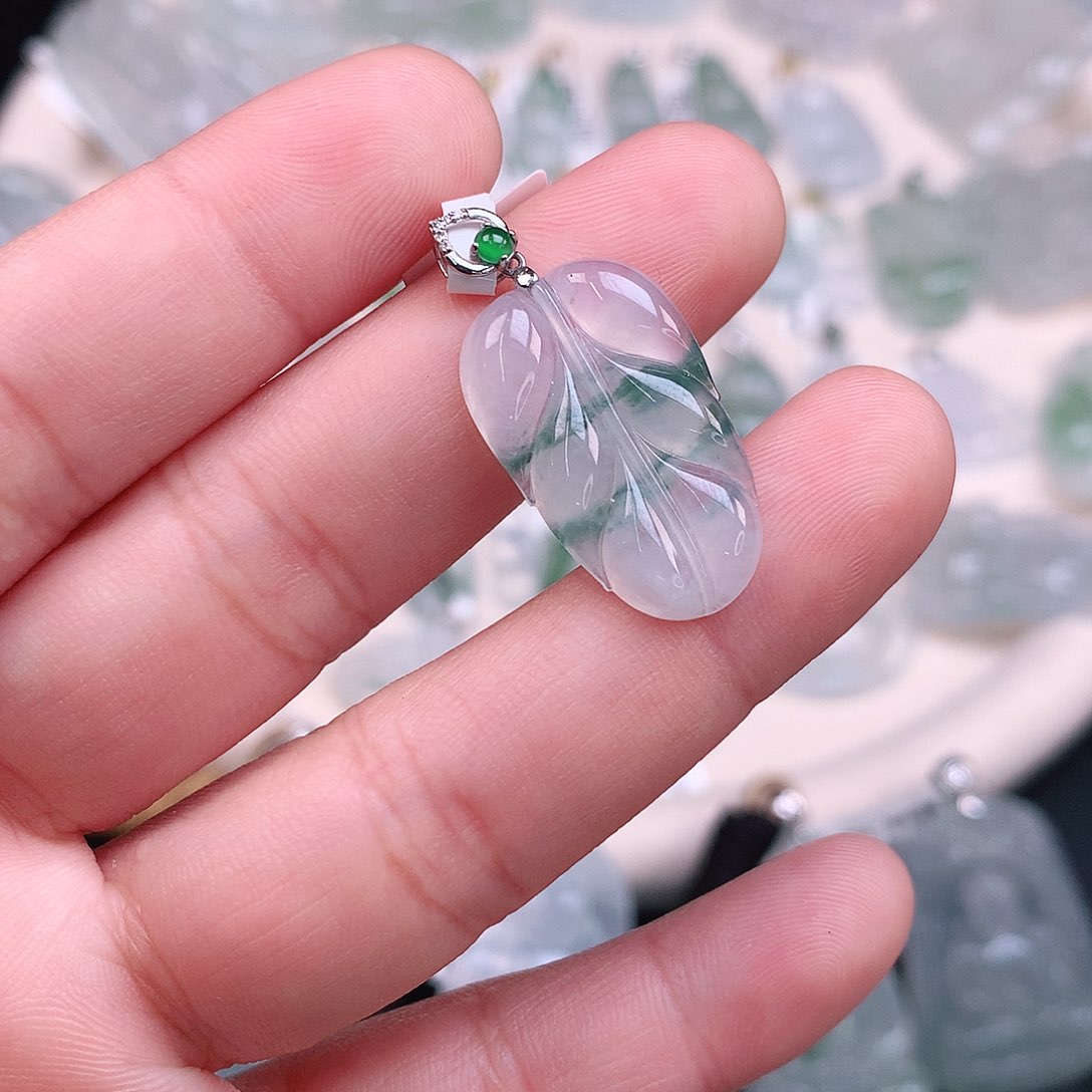 翡翠颈饰18K金镶嵌冰胶飘绿叶子24*15*4