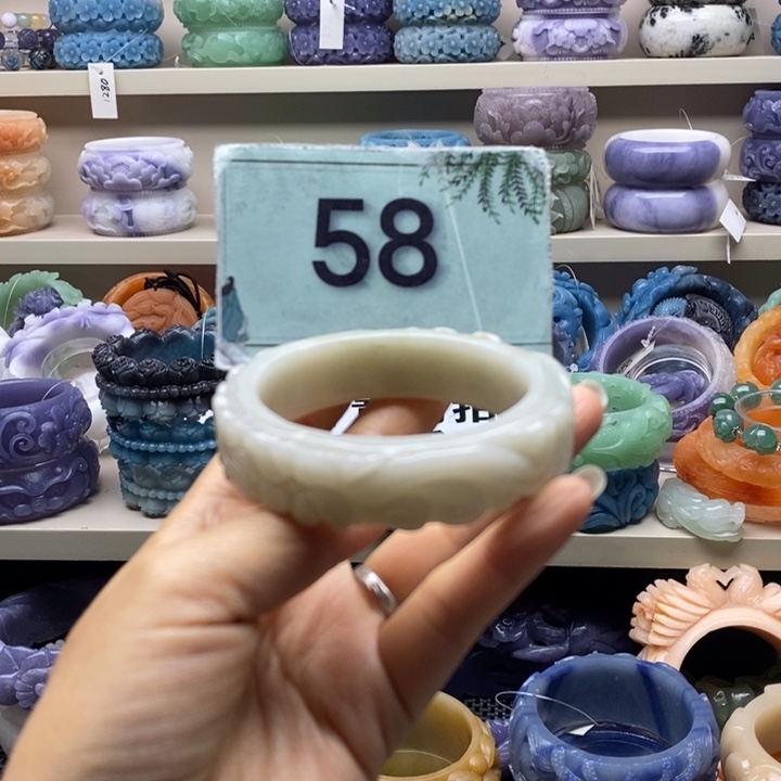 未镶嵌手镯石英岩玉