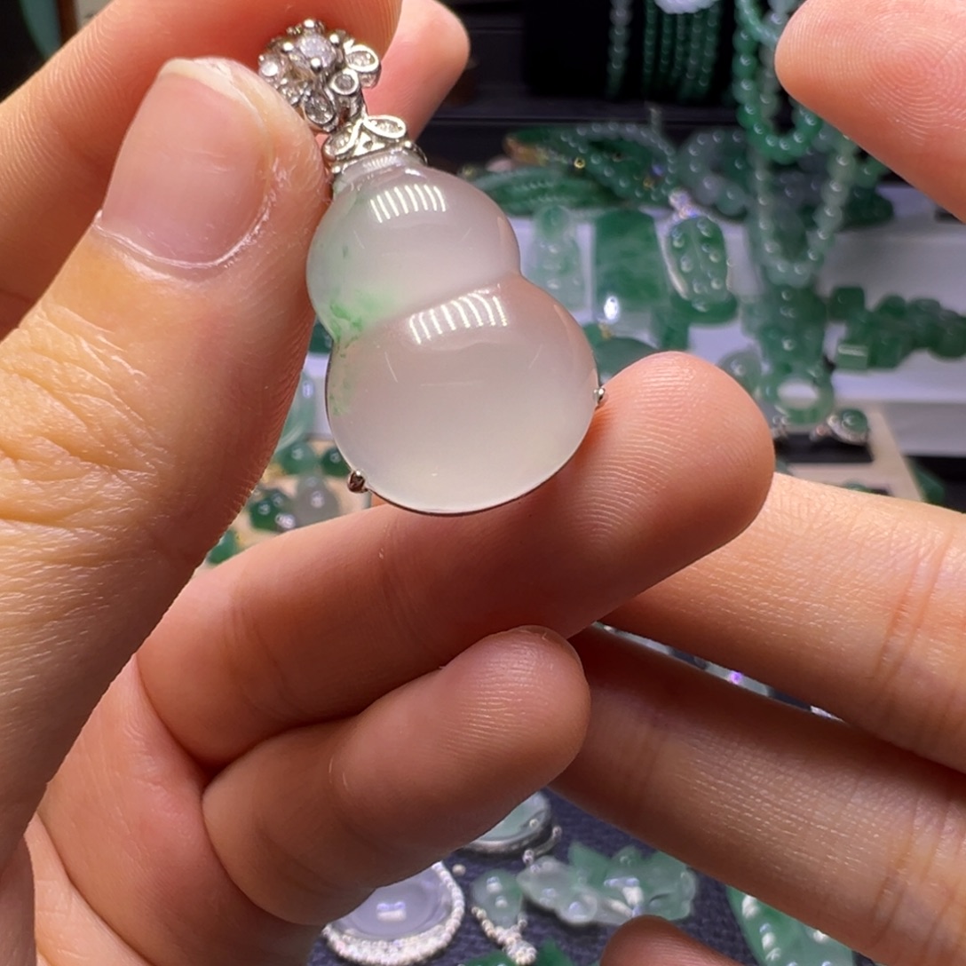 石英质玉未镶嵌颈饰