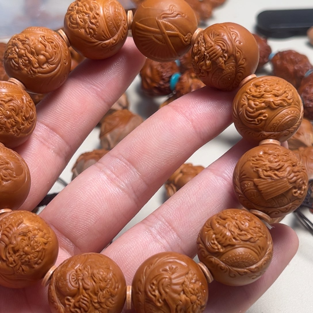 橄榄核吊坠归****。光珠钟馗