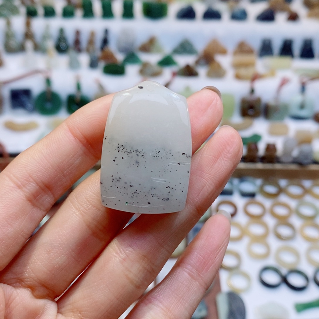 顺***利和田玉未镶嵌颈饰