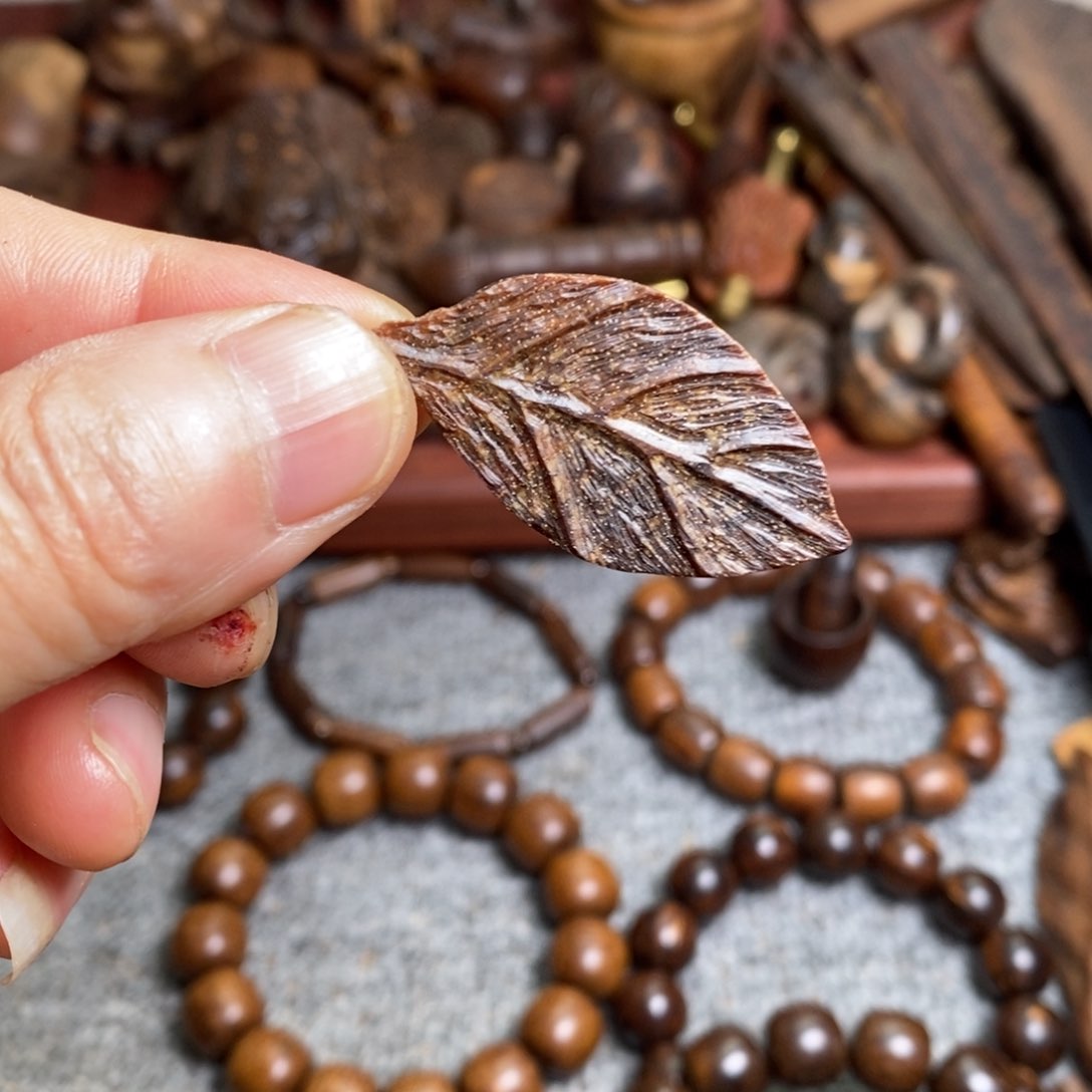 贡木吊坠贡木叶子