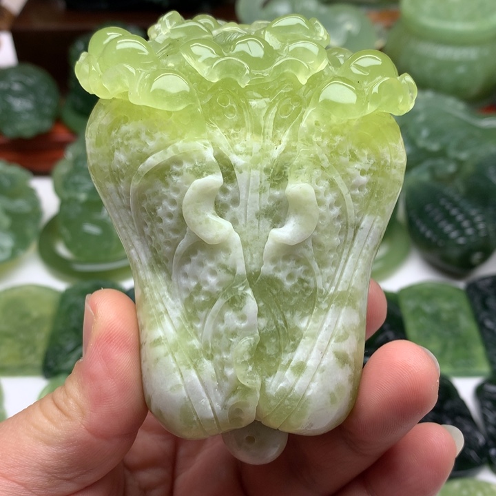 蛇纹石玉颈饰未镶嵌