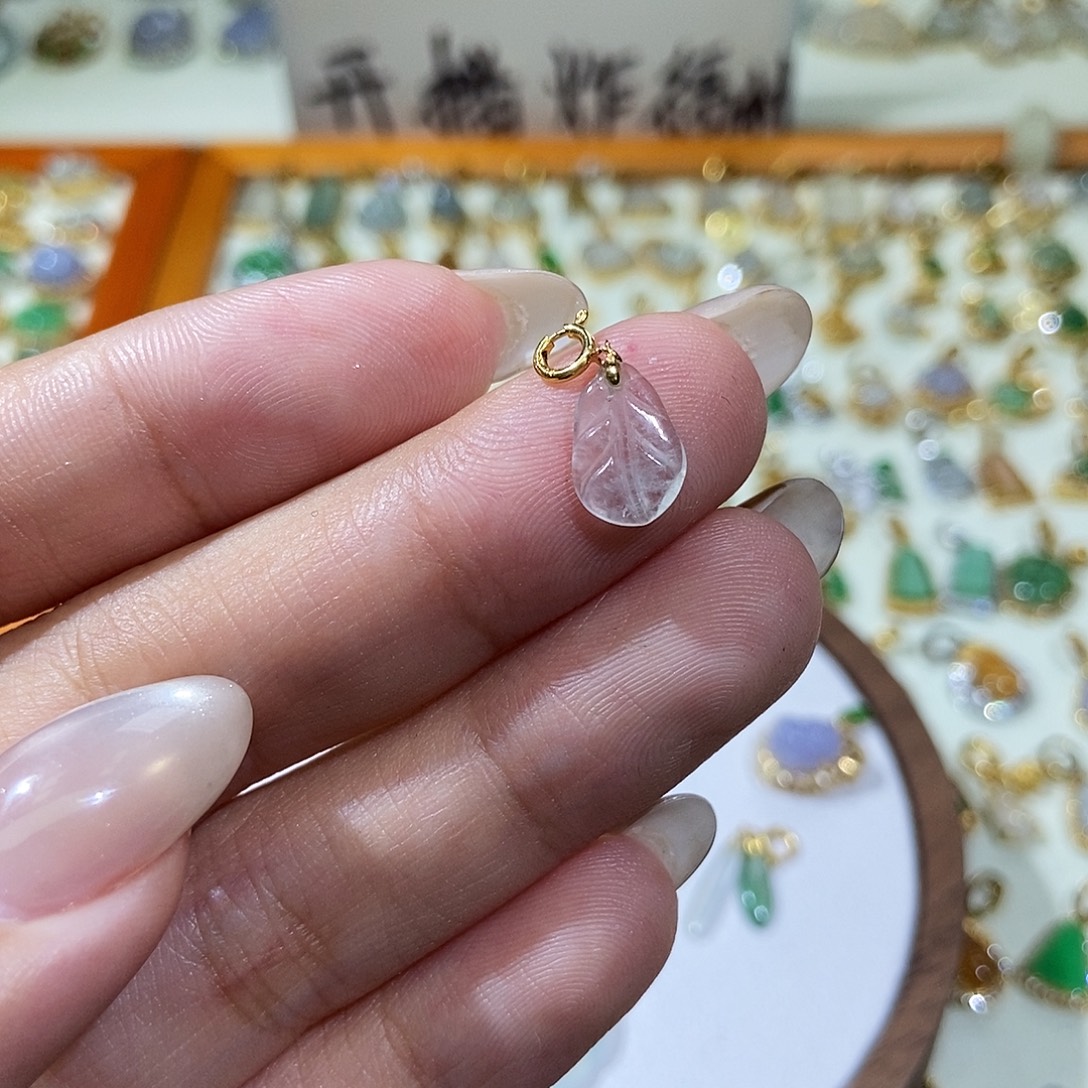 翡翠18K金镶嵌颈饰1111