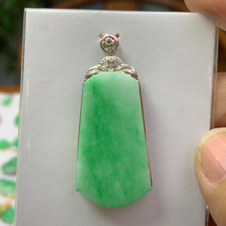 翡翠颈饰18K金镶嵌翡翠