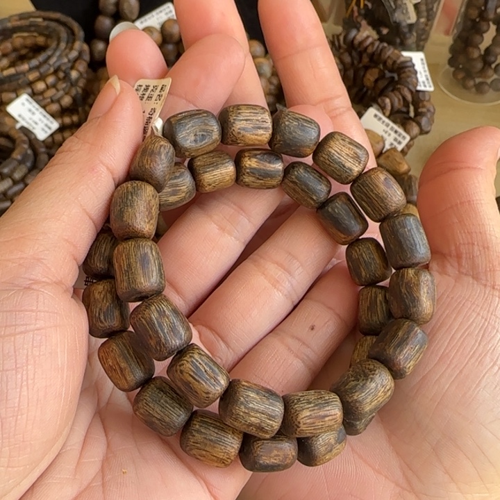 沉香手串蓝宝石多样性发货一条卡10-10克