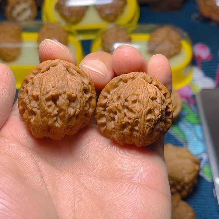 文玩核桃吊坠三角白