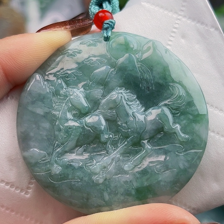 翡翠未镶嵌颈饰挂件