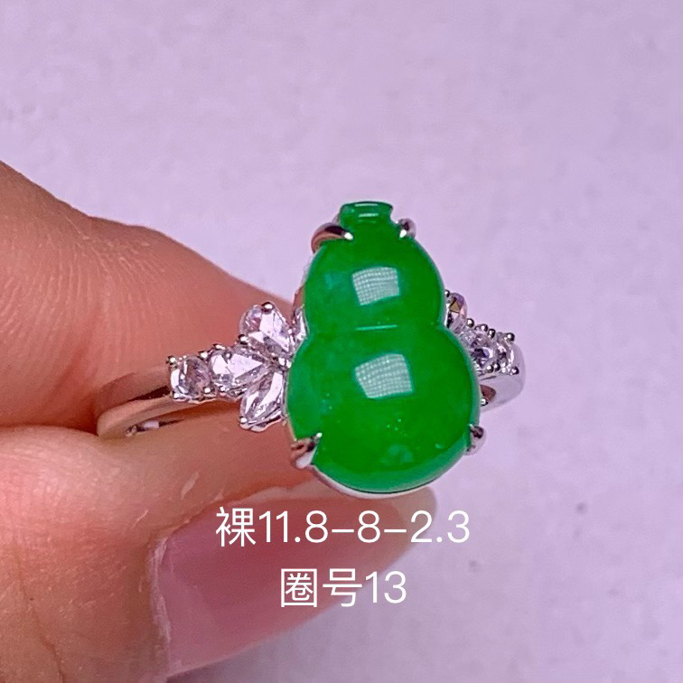 高冰阳绿葫芦天然翡翠戒指 镶嵌精致 女生配饰 翡翠保真基地
