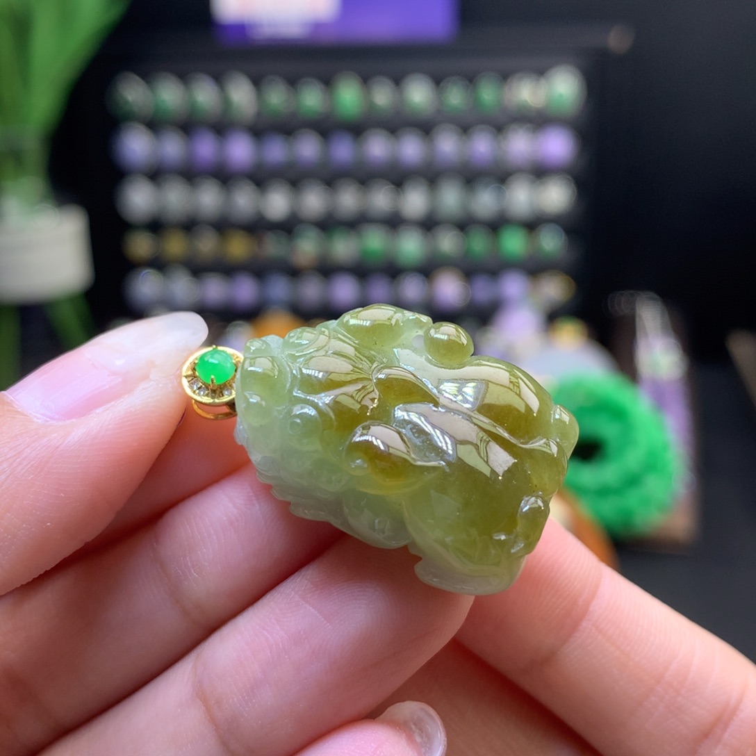 翡翠18K金镶嵌颈饰