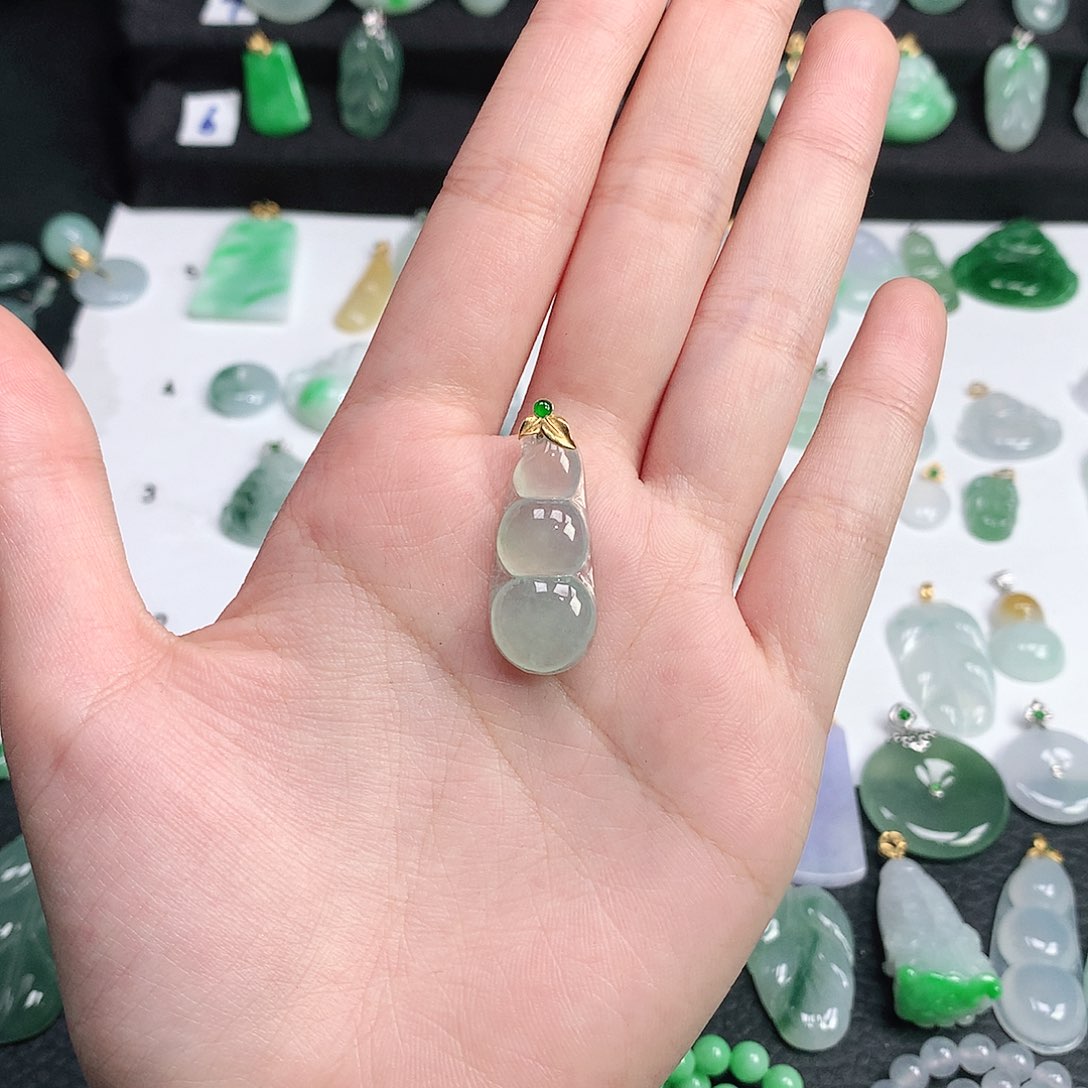 翡翠颈饰未镶嵌翡翠