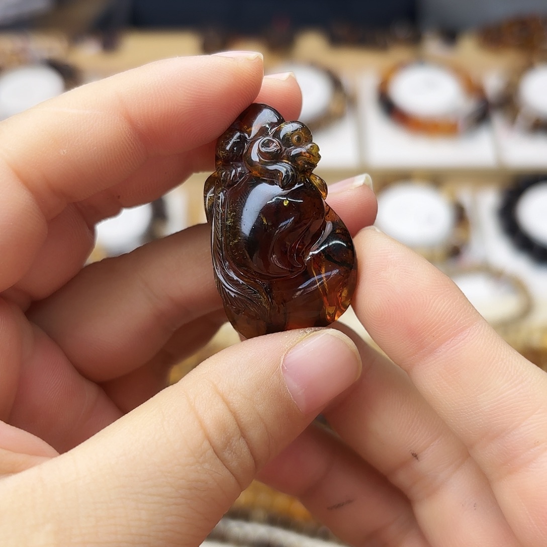又***木琥珀未镶嵌裸石大