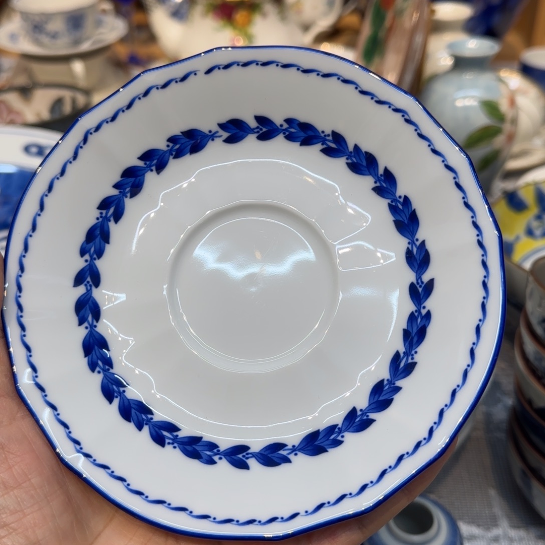 微瑕的咖啡杯里有一个小的小