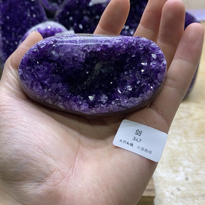 紫晶未镶嵌大型摆件（非配饰）