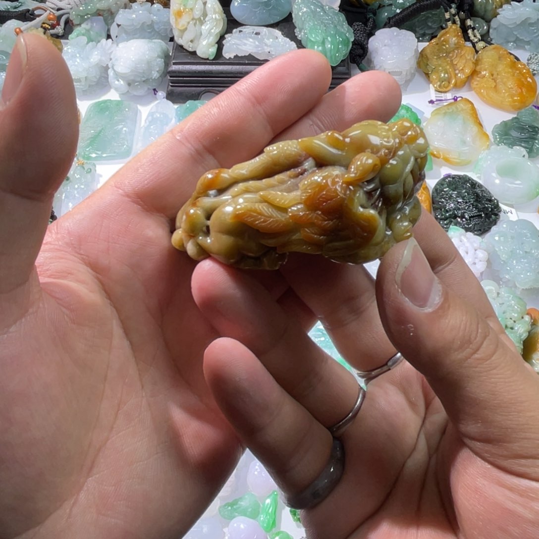 翡翠颈饰未镶嵌天然