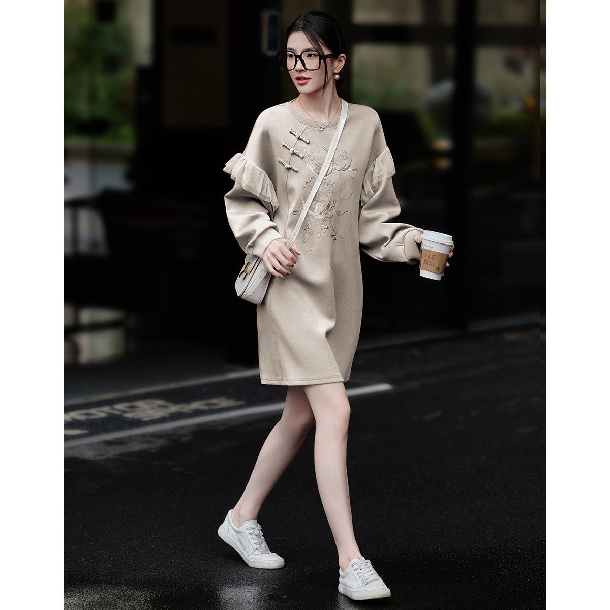 高级感卫衣裙子2025春秋新款国风新中式盘扣绣花气质荷叶边连衣裙