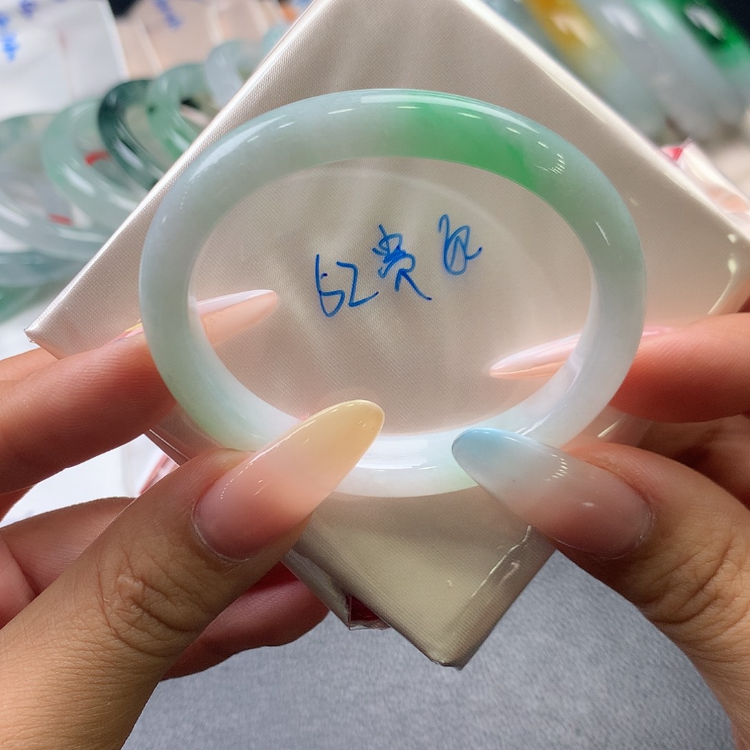 翡翠手镯（贵妃镯）未镶嵌12号 