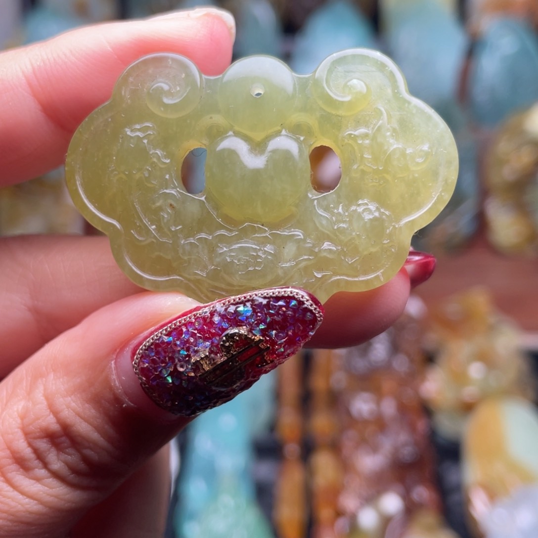 蛇纹石玉颈饰未镶嵌