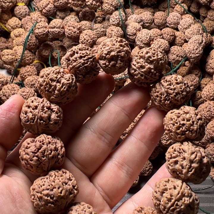 黄***嗨吊坠金刚菩提76金刚