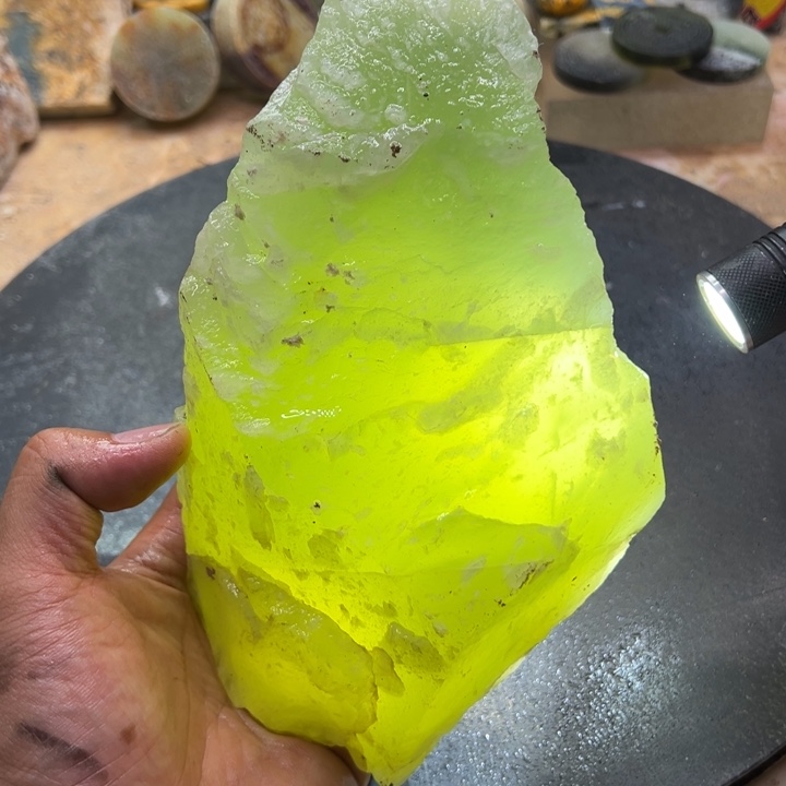 未镶嵌蛇纹石玉珠宝奇石