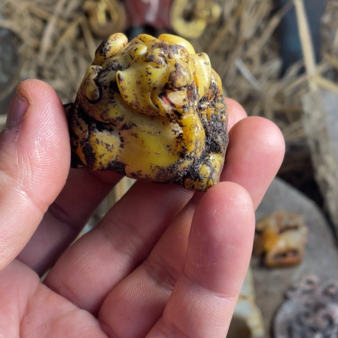 青***花和田玉（糖玉）未镶嵌颈饰