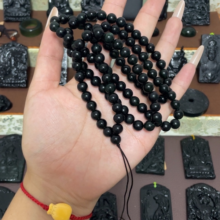 金***提未镶嵌蛇纹石玉颈饰
