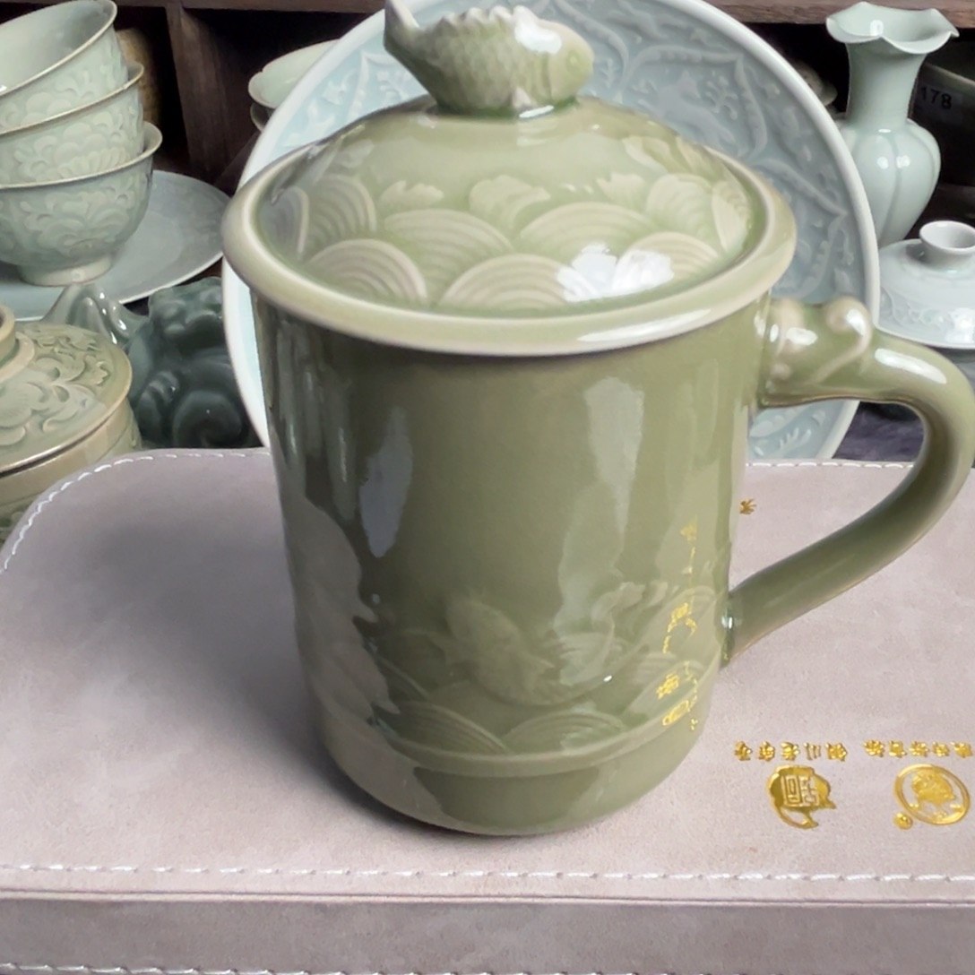 瓷鲤鱼跃龙门盖杯带礼盒