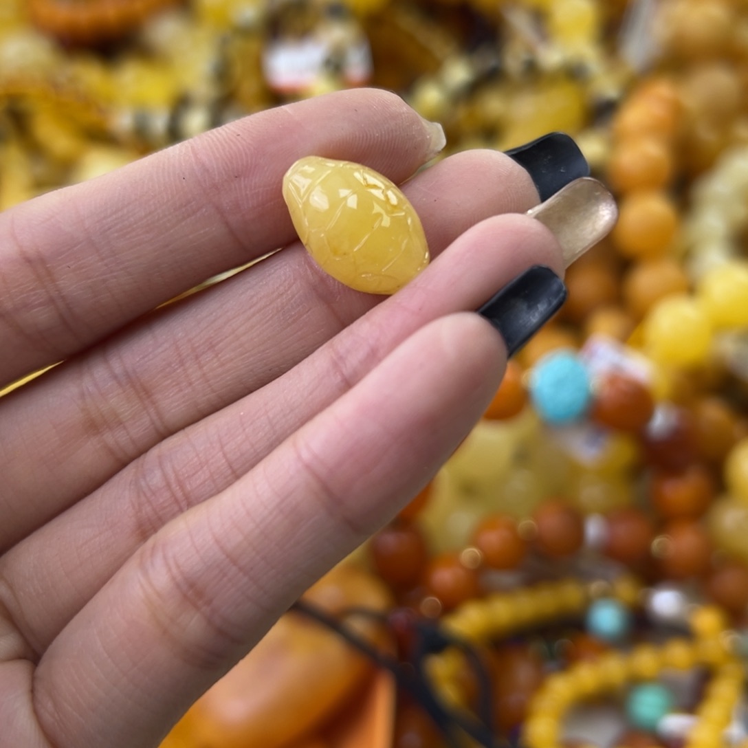 琥珀珠宝奇石未镶嵌