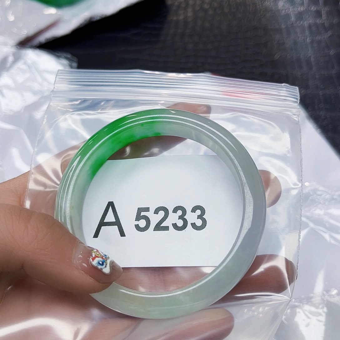 翡翠手镯未镶嵌手镯