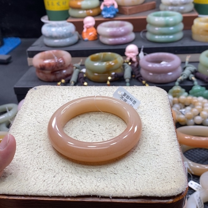 未镶嵌手镯石英岩玉